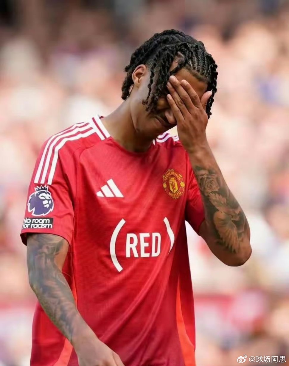 前曼联后卫保罗·帕克参与节目时表示，卡里克接手曼联打造新体系，可能对年轻后卫约罗