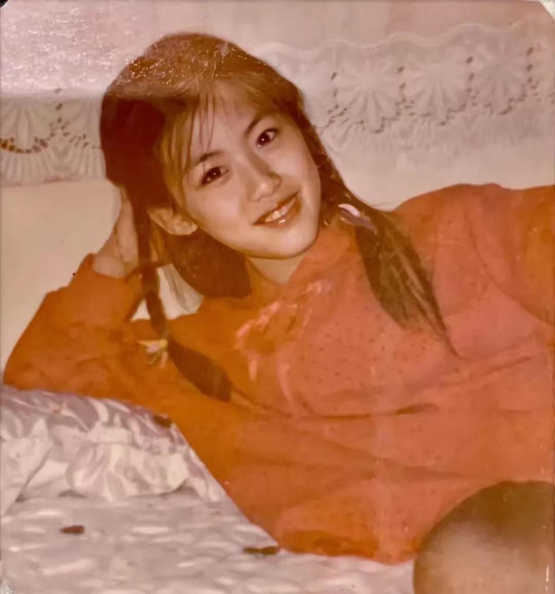 田朴珺小时候还长得挺好看的！
一组田朴珺的童年照曝光，出众的容貌让人感慨天生丽质