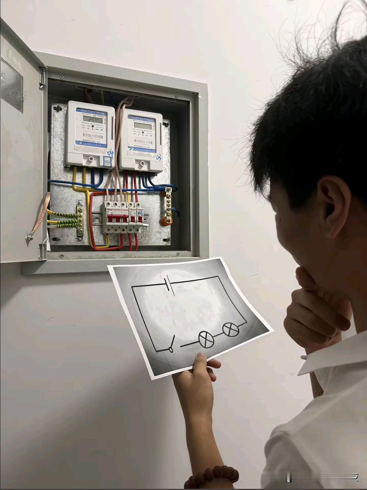 左零右火上接地 合闸蹦飞二里地[憨笑]