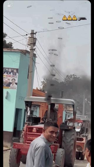 你没见过吧，
拖拉机会造烟圈！