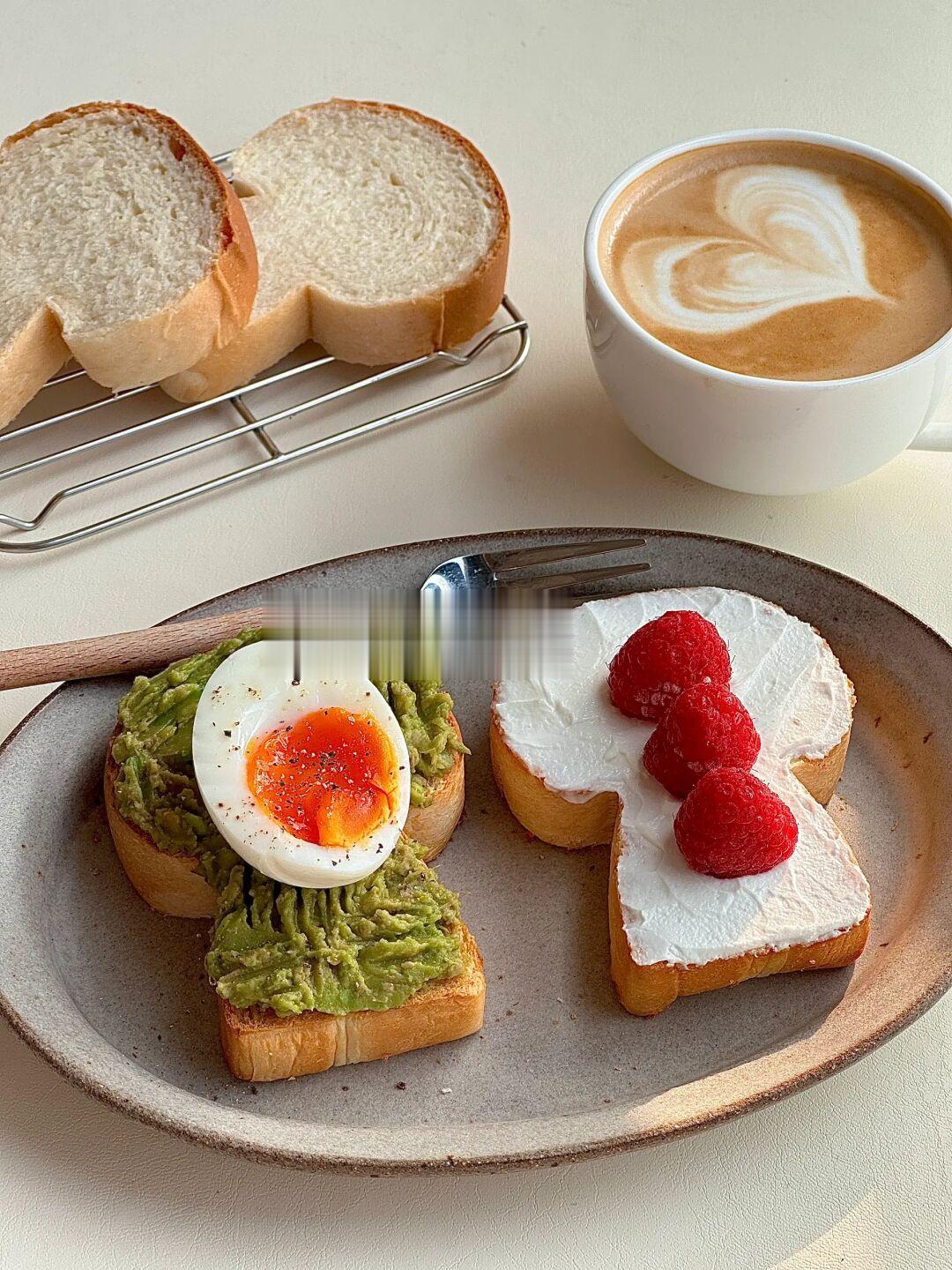 迫不及待想吃自己做的🍄蘑菇头吐司早餐啦！