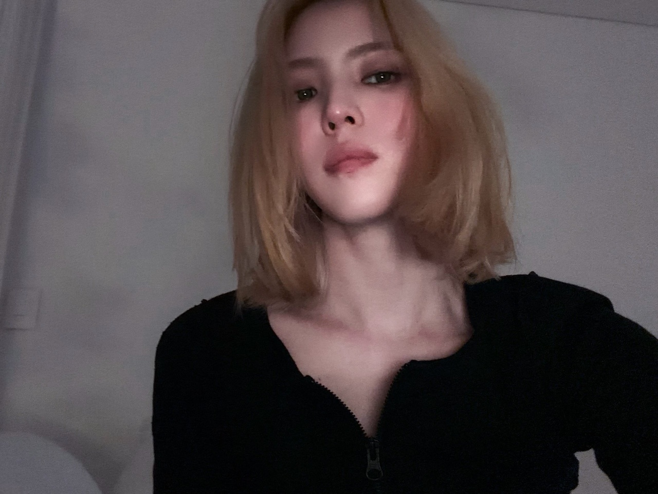 韩素希 🦋无法抗拒的韩素希 请在一众短发照片中找出近照 一剪短发古早味就出来了