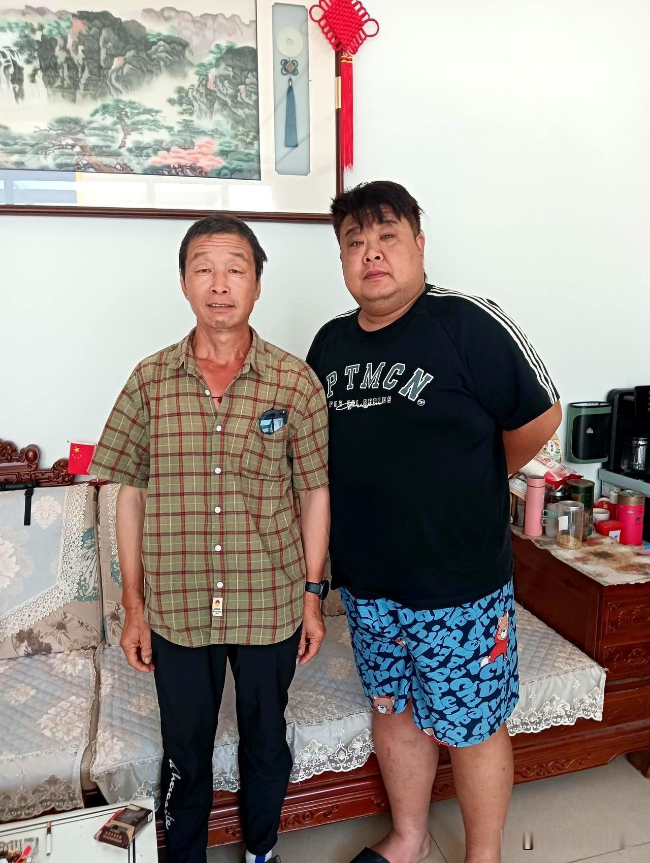 房山小伙王火火最近又把话题拽回来了。
前阵子骑着“老头乐”想去拉萨，路没走成，转