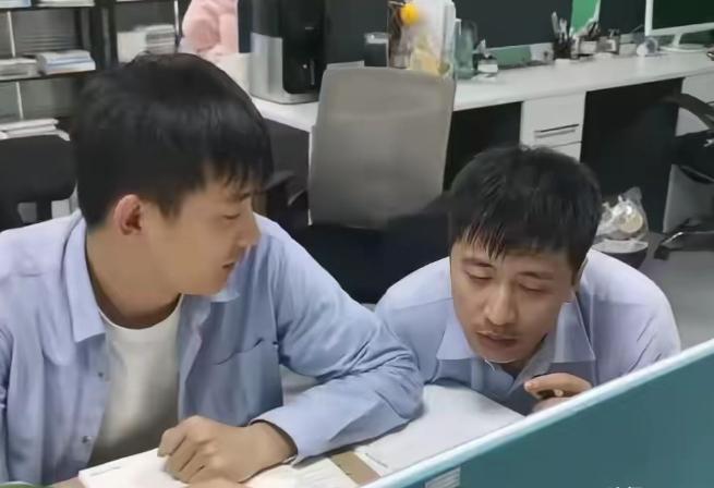 张雪峰去世头七 ，公司总经理发文承诺，亲口透露对张姩菡安排，更惹人泪目的是，武亮