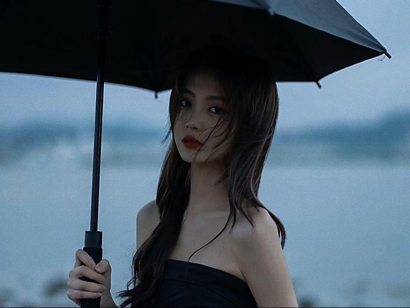 度娘都搜不到的小众文案“朋友圈这样发，爱你的人立马崩溃”1.“我投降 关于你的我
