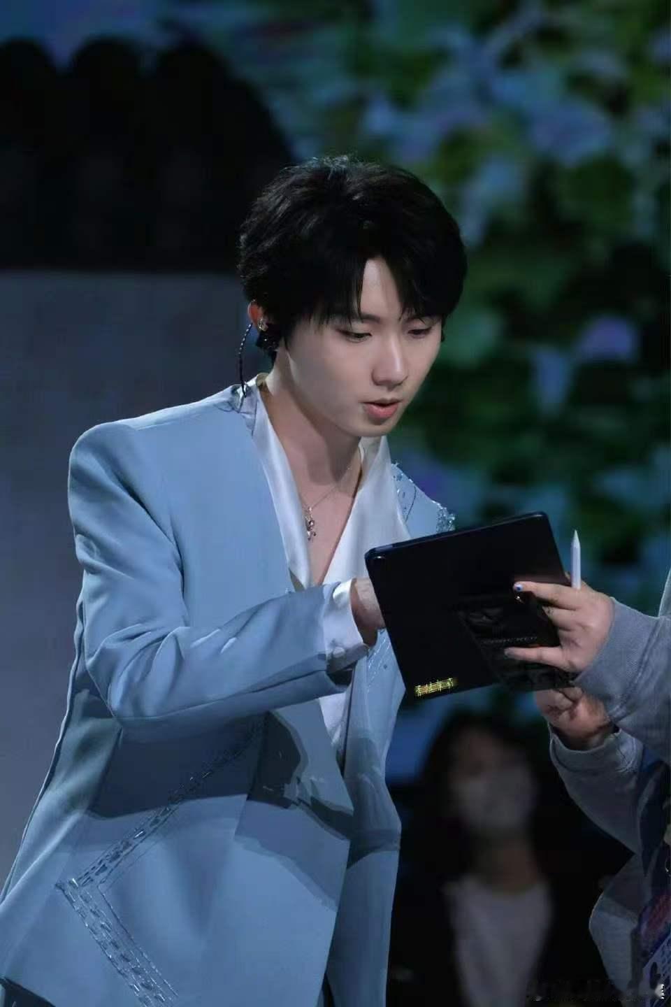 时代少年团舞台高清图时团舞台高清图时代少年团舞台高清图，不错，真是太棒了 