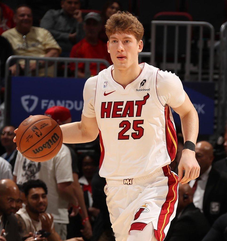 雅酷第一次首发，打得真好打球很拼很积极，小策应真是天赋热火vs凯尔特人