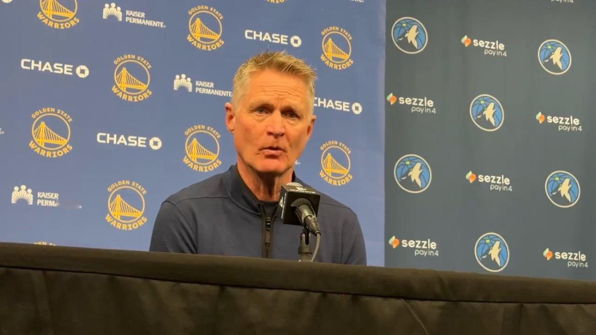 科尔赛前采访 库里昨天感觉左膝有些不适，他将在赛前热身，之后再决定是否出战对阵森