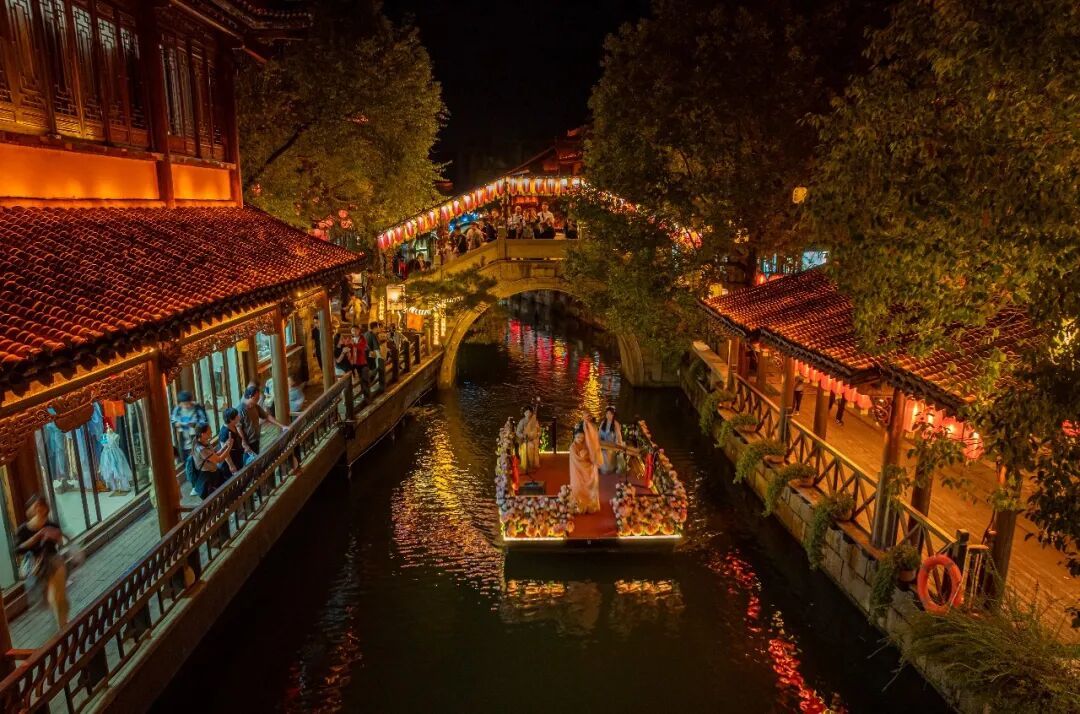 好品山东我一直觉得，一个地方能不能让人记住，风景和美食固然重要，但最关键的还是“