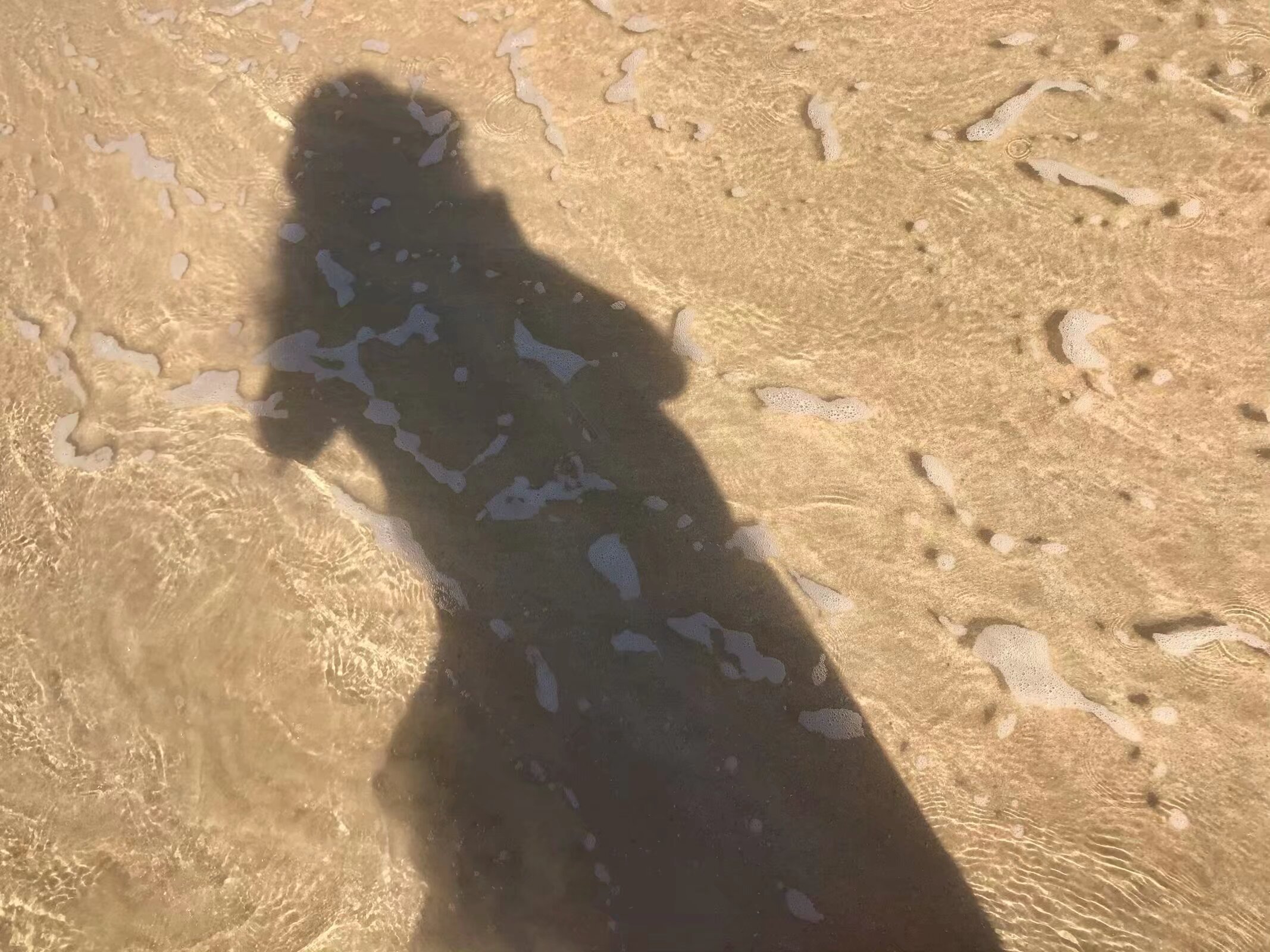 王一博代言骆驼防晒骆驼橙三角防晒霜 暑假到了，一年一度的海边度假计划可以开启了。