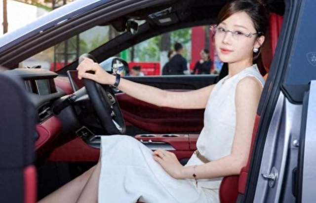慢油跑100公里油耗4.2L！广汽丰田凯美瑞把油车的活法整个翻新了