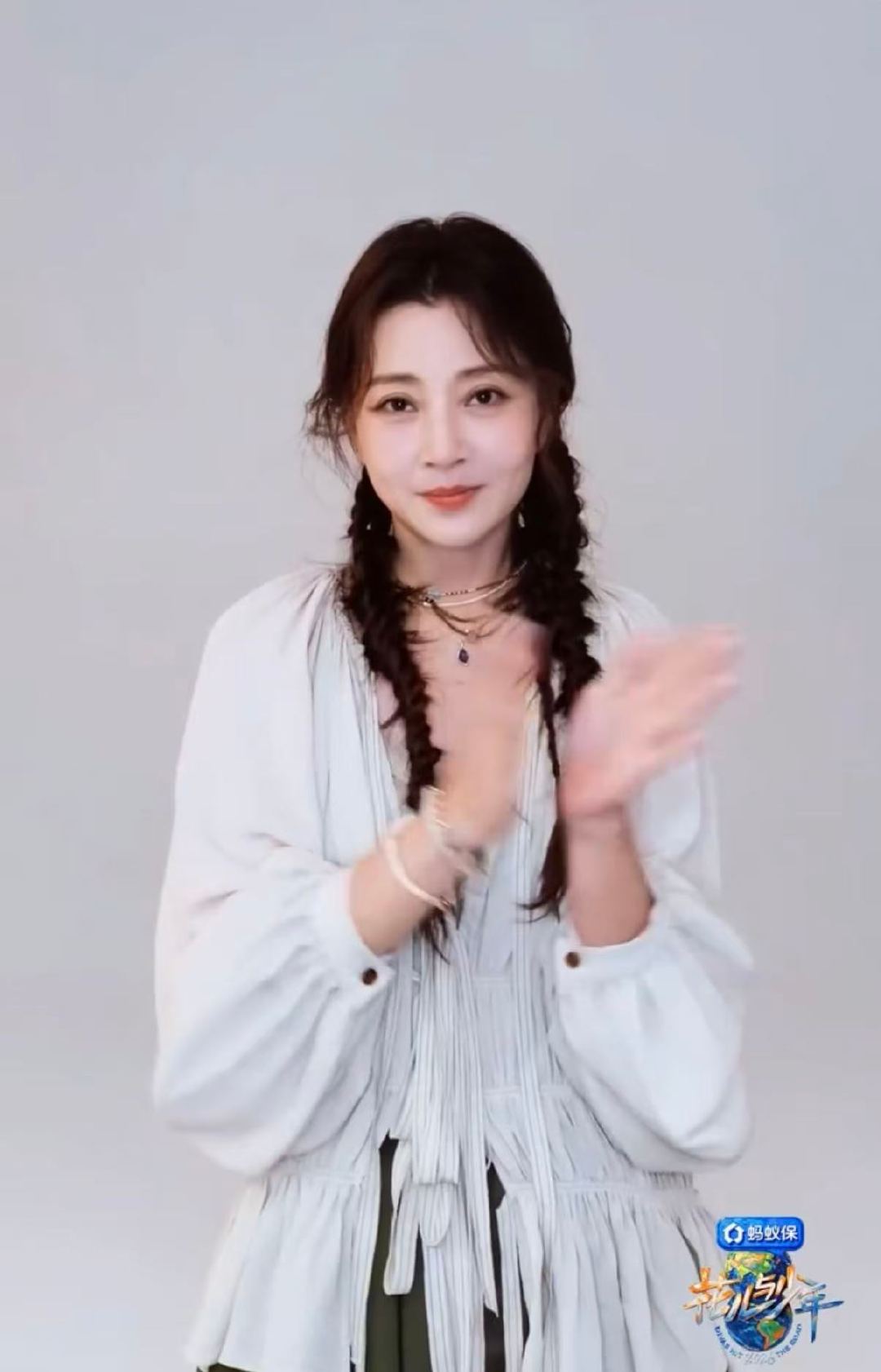 花少七个人四季穿搭凑一起了 吴君如在夏天邓为在冬天 吴君如的夏天和邓为的冬天之间