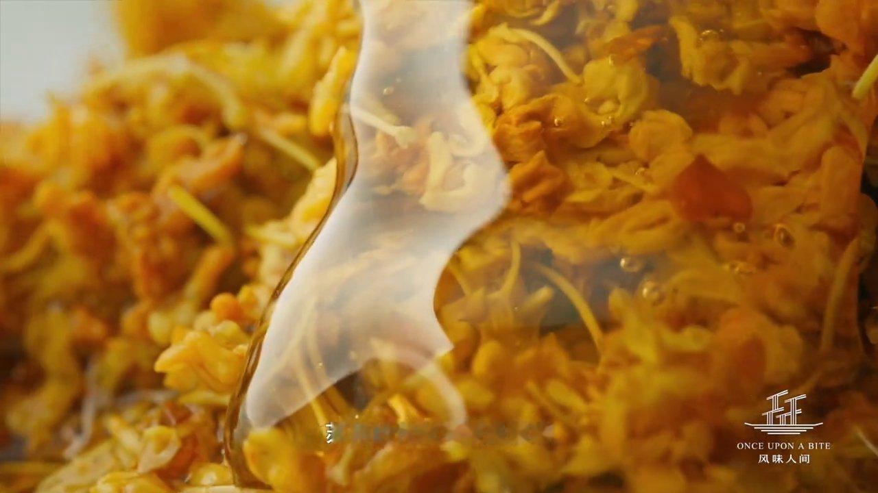 风味人间  在我的认知里蜜糖桂花可用于饮品，如冲泡桂花茶、制作奶茶；用于甜品，像