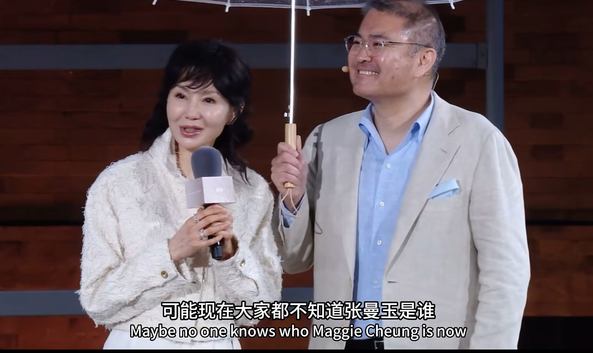 张曼玉没去浪姐来这了  谁还在浪姐名单里找张曼玉？61岁曼神直接现身北京王府井揽