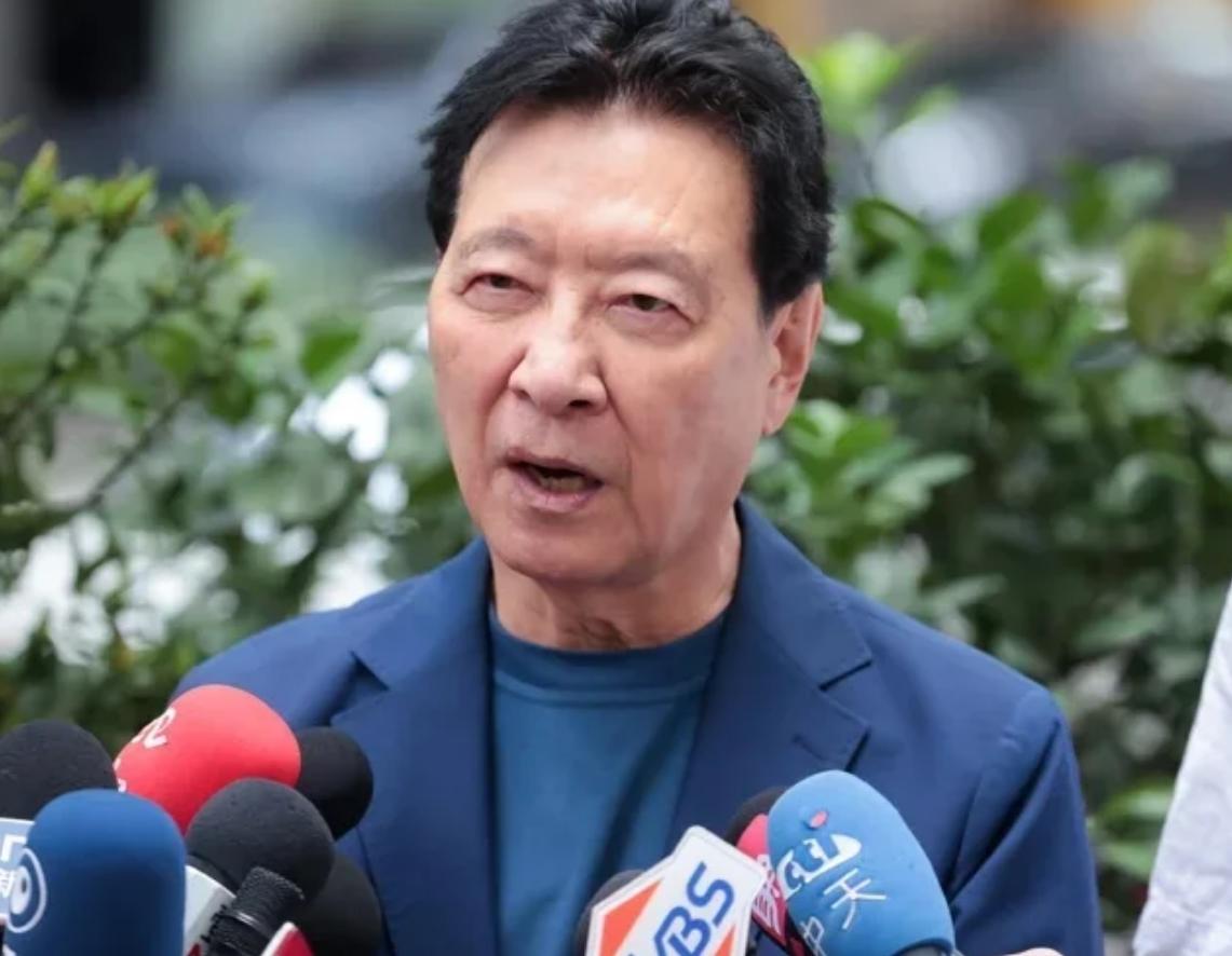 今天，国民党主席郑丽文在党内培训课上指出赵少康“难以沟通，说的话没人信”，晚间时