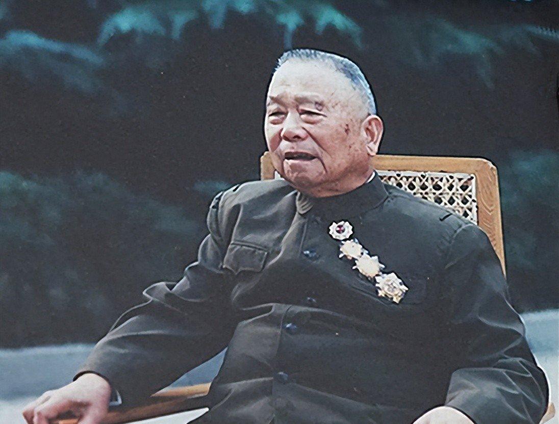 开国少将方震忆千里东归：险遭敌散兵暗算，两红军欲离队火拼
 
1937年3月西路