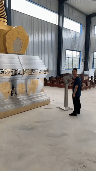 现在寺庙里的僧人去世后也有自己专用的火化炉了？
这是 一家专门生产环保殡葬设备的