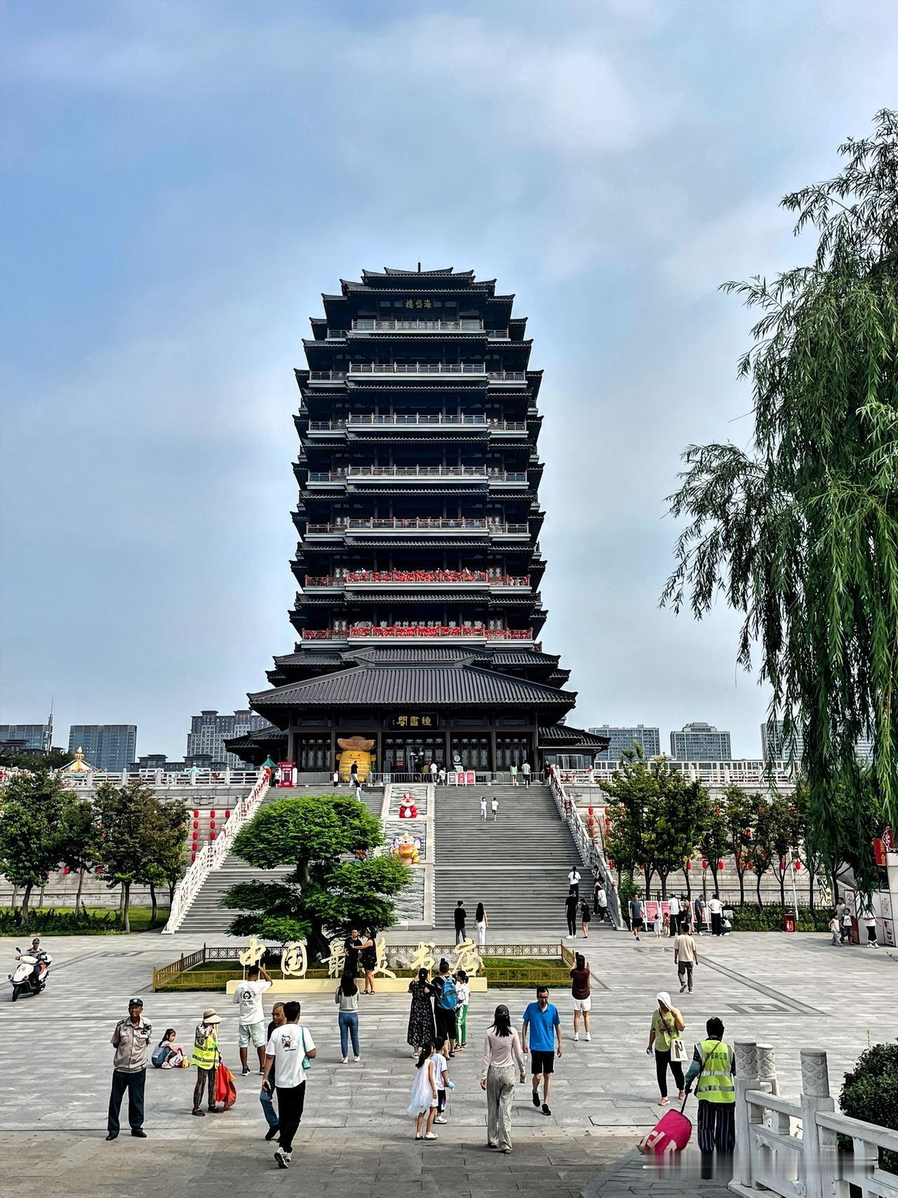 游齐盛湖，逛海岱楼，欣赏“中国最美书店”。

我个人认为，山东省淄博市排名第一的