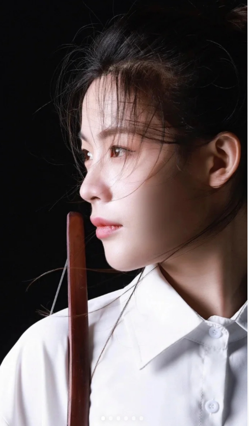 陈丽君口误为何引发轩然大波 越剧顶流陈丽君因一句“贾宝玉是长子长孙”口误引爆争议