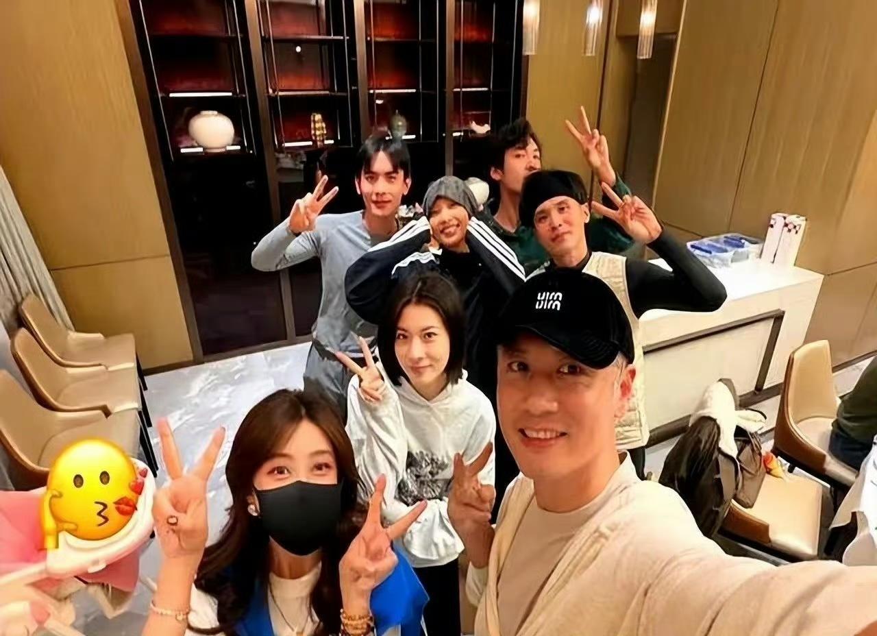 任重：骁骁，今天我46岁生日，有你在身边，感觉比拿奖还踏实。

孙骁骁：你每年生