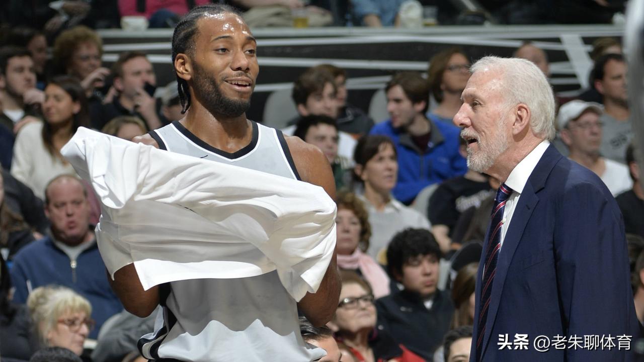 你以为莱昂纳德跟亚历山大学？其实他才是鼻祖！
今天快船对阵雄鹿的比赛中，由于比赛