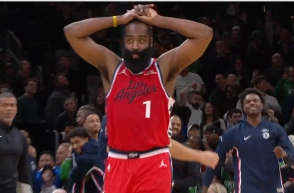 上场51分钟，这场下半场32分！他是真想赢，奈何。。。。。