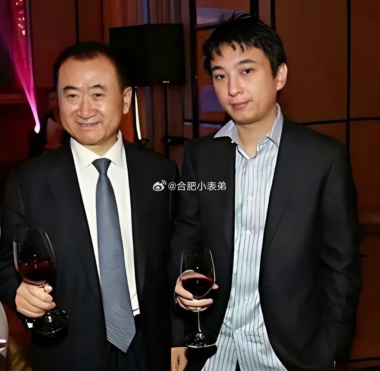 王思聪卸任万达产投董事工商更新显示王思聪正式退出万达产投董事，算下来他已经很久没