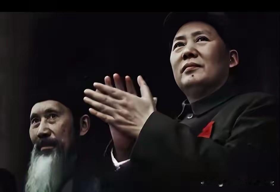 每次看到伟大领袖毛主席我都热泪盈眶……
世间最美好的语言也无法道尽毛主席的丰功伟