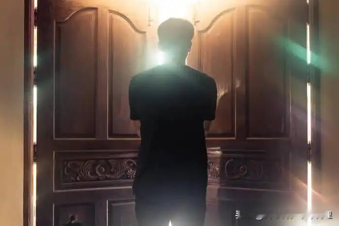 上联：牵牛戴笠当田汉
下联：秉烛照邻（唐代诗人卢照邻）本醉翁（宋代文学家欧阳修，