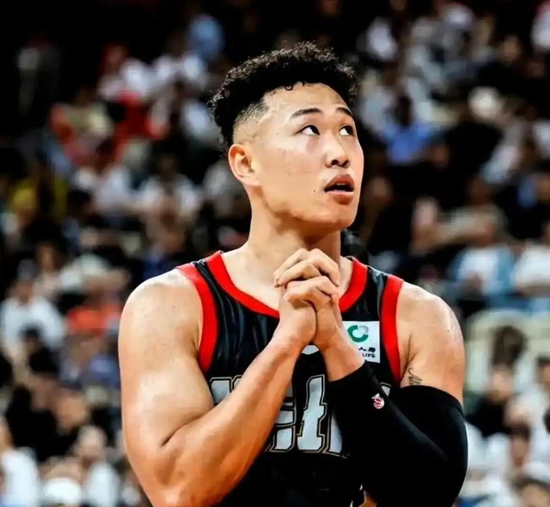 输掉58分，主教练顾全说球队打得很丑陋，球员贺希宁则说要考虑一下是不是在乎和真正