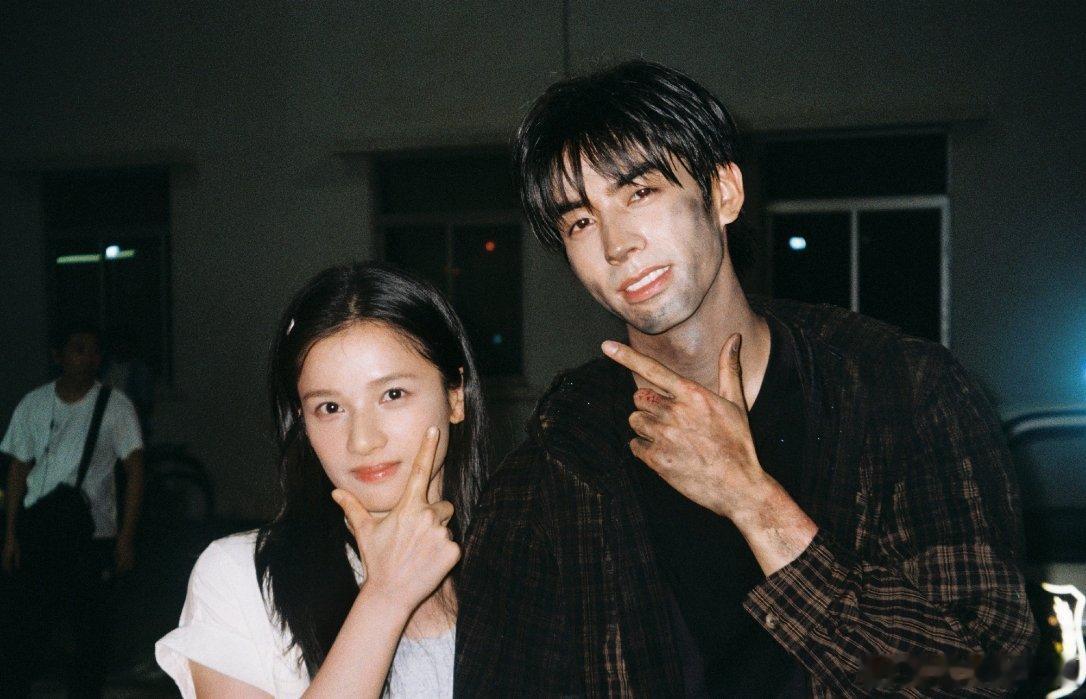 张婧仪野狗骨头对宋威龙设置了访问权限苗靖给主页设置权限，仅部分好友可见，那是没对