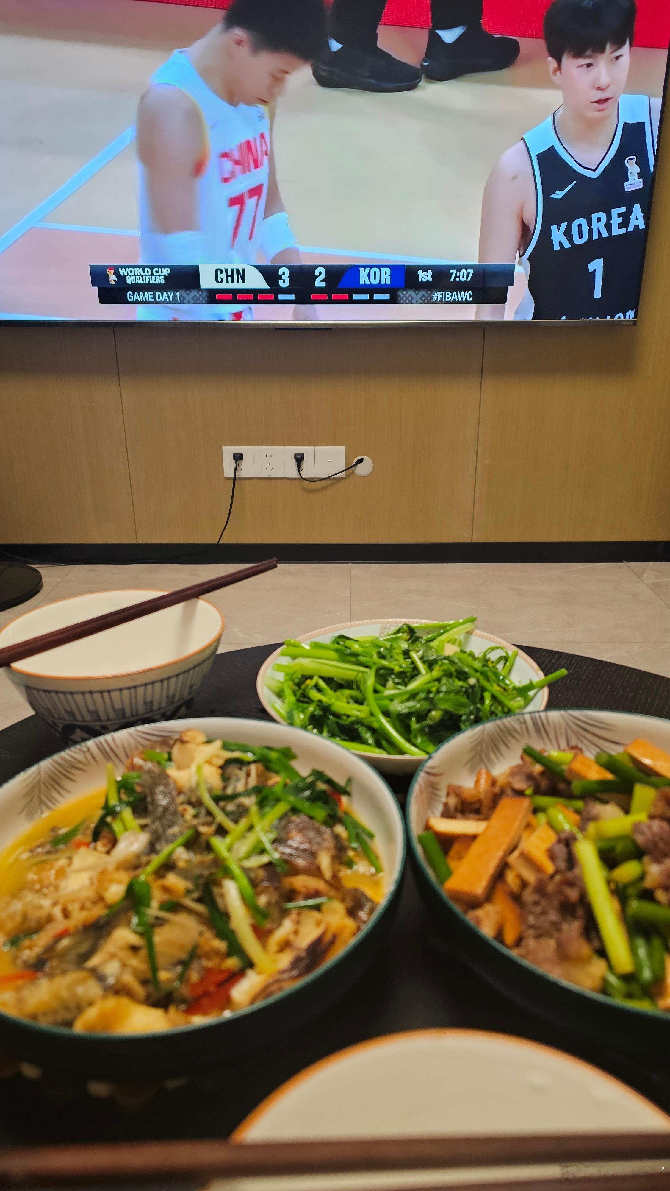 大哥们让我们好好吃个饭行不 