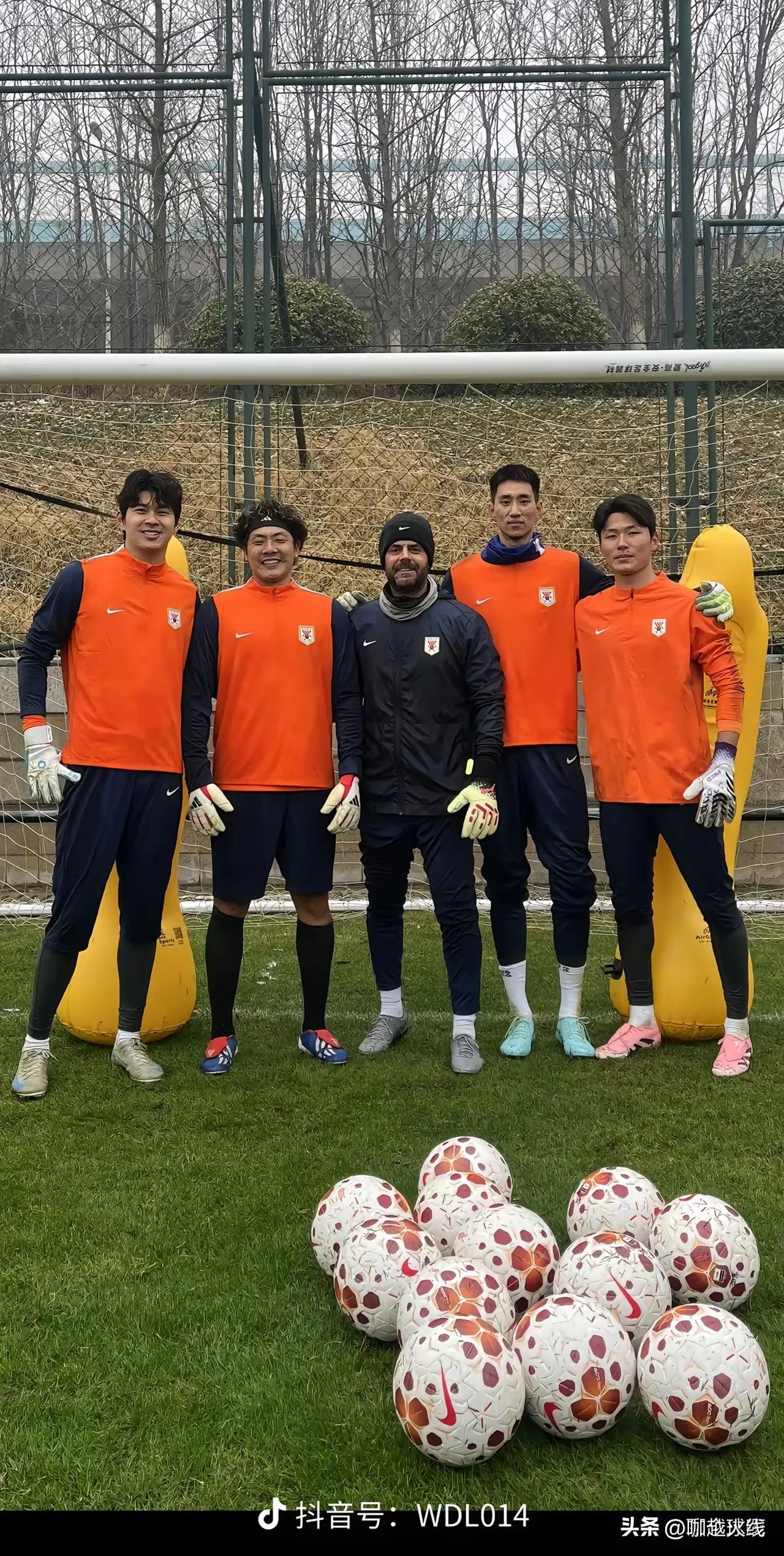 新的赛季，泰山队的主力门将还会是（王大雷）吗？

于金永2.01m

孙启航1.