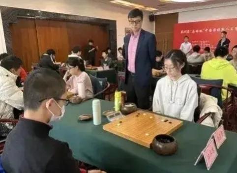 马桥杯新人王~王楚轩先拔头筹




马桥杯中国围棋新人王赛是由中国围棋协会、上