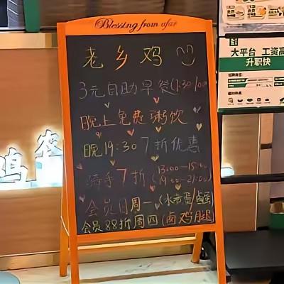 上海，男子看一餐厅写着“3元自助早餐”，就和朋友一起进店，拿了满满当当一桌，结账