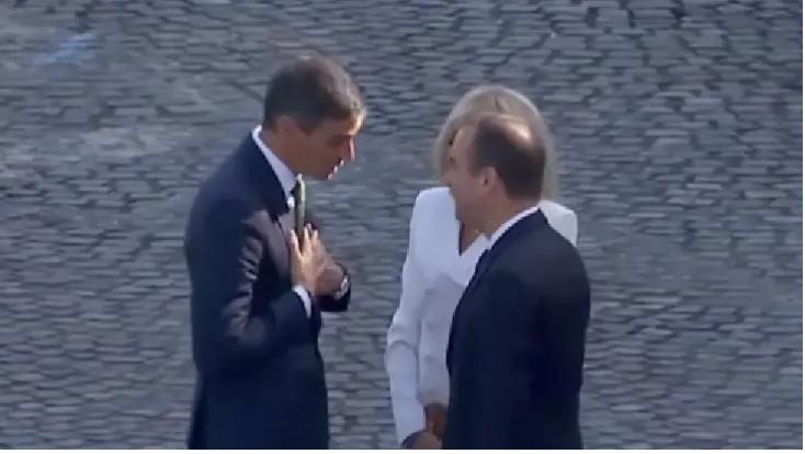 桑切斯为前首相言论亲赴法国向总理勒科尔尼当面致歉！

西班牙首相桑切斯确实为前首