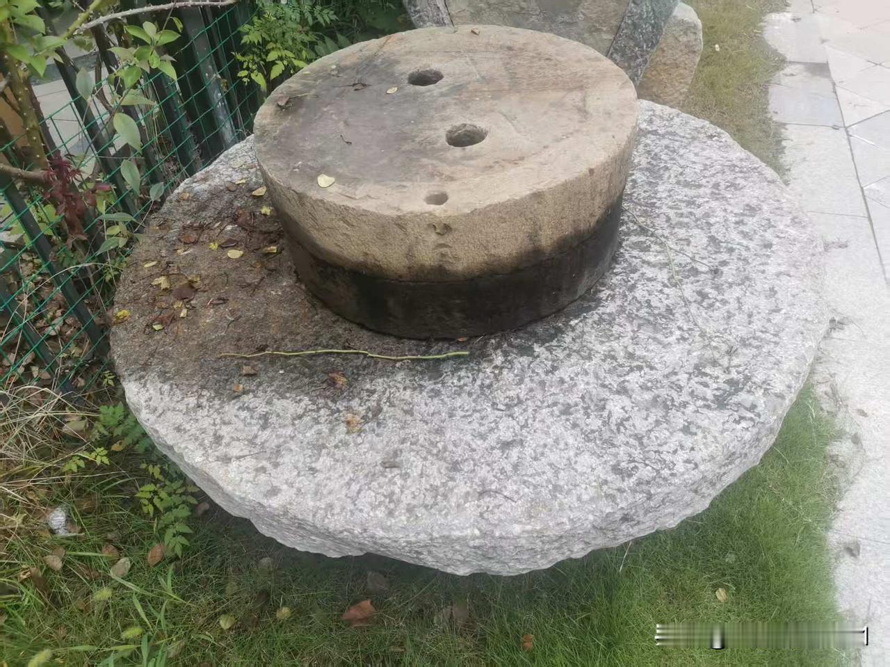 久别回到老家，睹物思绪，随口编几句，不知有没有勾起你的故土回忆？

曾经儿时摔泥