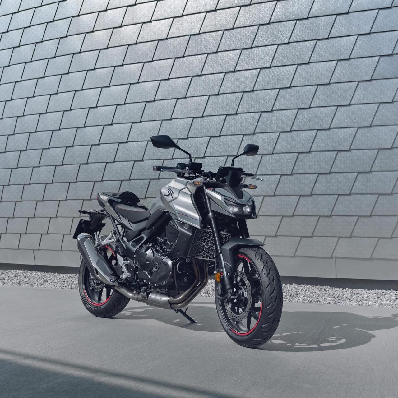 进取、轻盈、准备攻击每一个曲线⚡
本田CB750黄蜂重新定义运动街车的概念。 ?