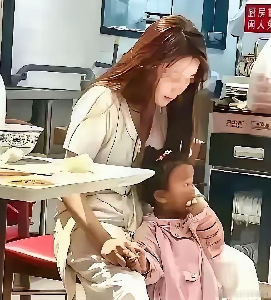 最近涉外婚育落户新规吵翻了，网友呼吁紧急修订婚姻法！核心提议是：涉外婚姻子女应统