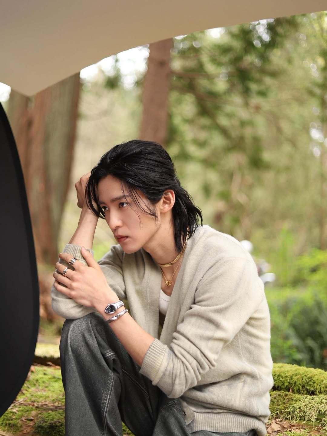 每次看到他圓圓的腦袋再摸摸我自己扁扁的後腦勺……就覺得非常難受[裂開] 