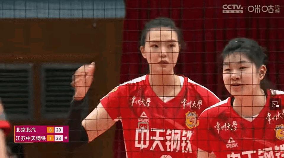 张常宁回归，王云蕗、郑益昕国家队位置有点悬。
从张常宁在比赛中情况来看，一传防守
