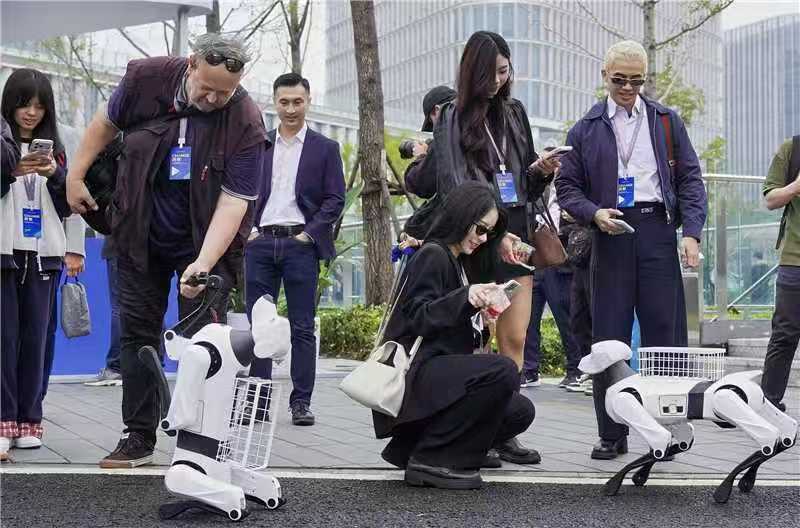 看多了新车、底盘、智驾参数，习惯在纸面对比各项性能，这次奇瑞全球创新大会，让我看