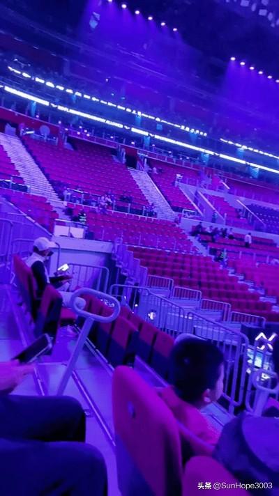 重庆冠军赛晚场观众少得可怜，看看没有明星球员的现场，上座率惨不忍睹！

3.10