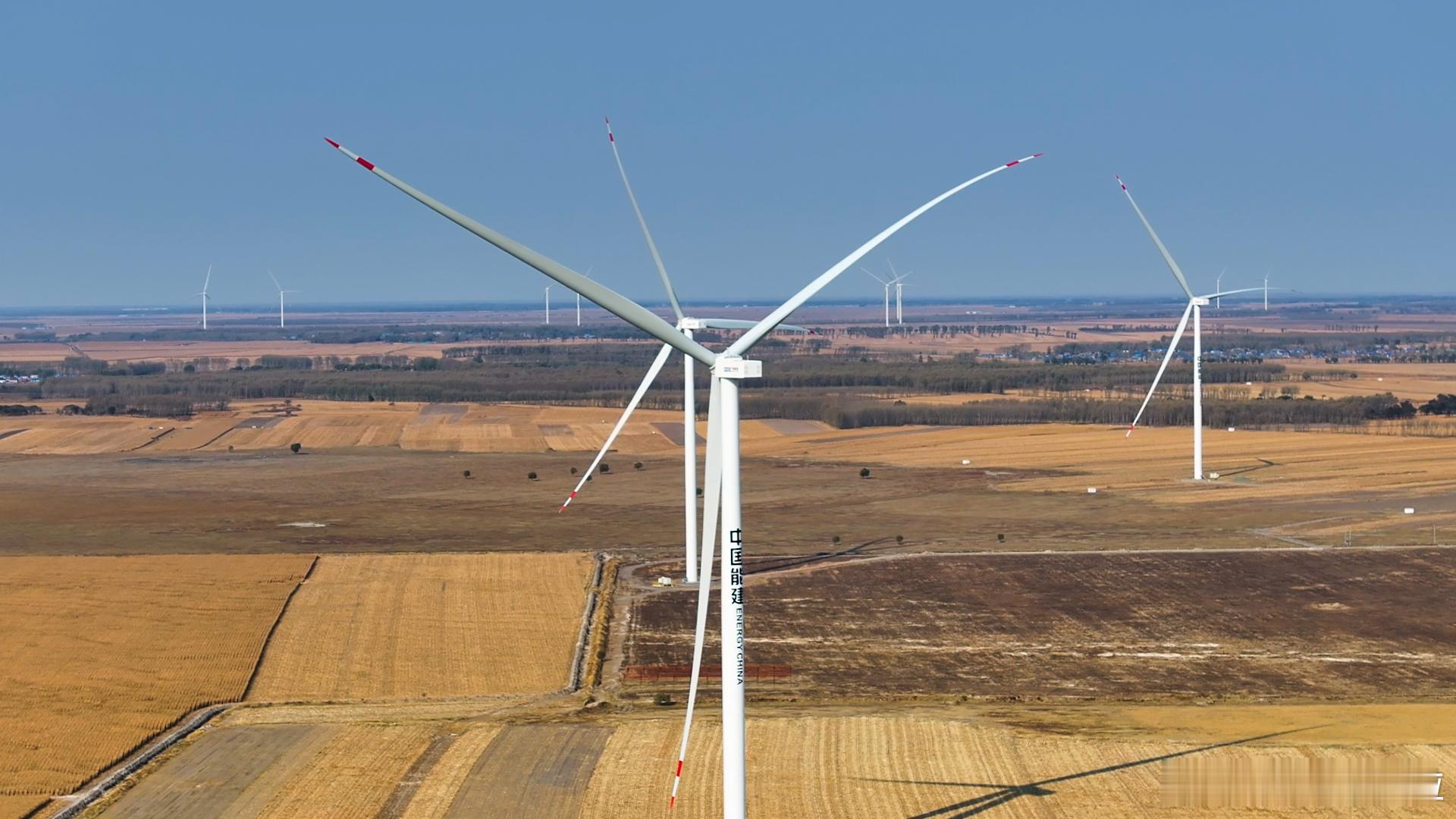 中国技术真的把西北风变成了燃料 中国技术太会破解难题！松原800兆瓦风光电搭配储
