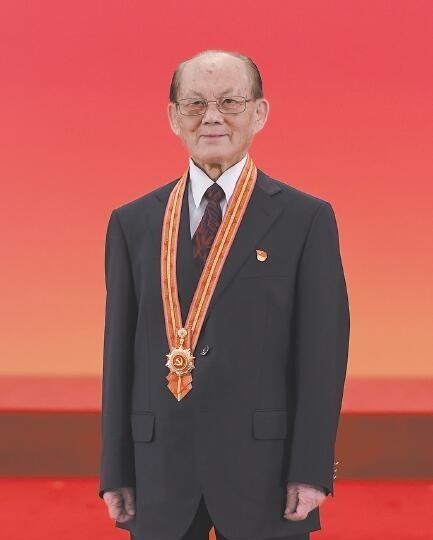 美国条件更好，带着你的孩子移民美国吧！”这是我国医学专家吴天一前往美国与家人团聚