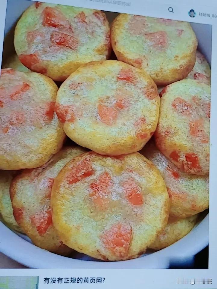 土豆香肠饼。
土豆去皮切块蒸熟取出捣成泥。
放入火腿丁三勺淀粉适量黑胡椒粉和盐。