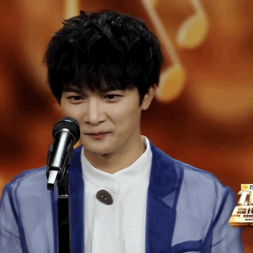 周深要以“影视金曲代表人物”的身份参加首届CMG中国电影盛典，今晚就献唱！

这