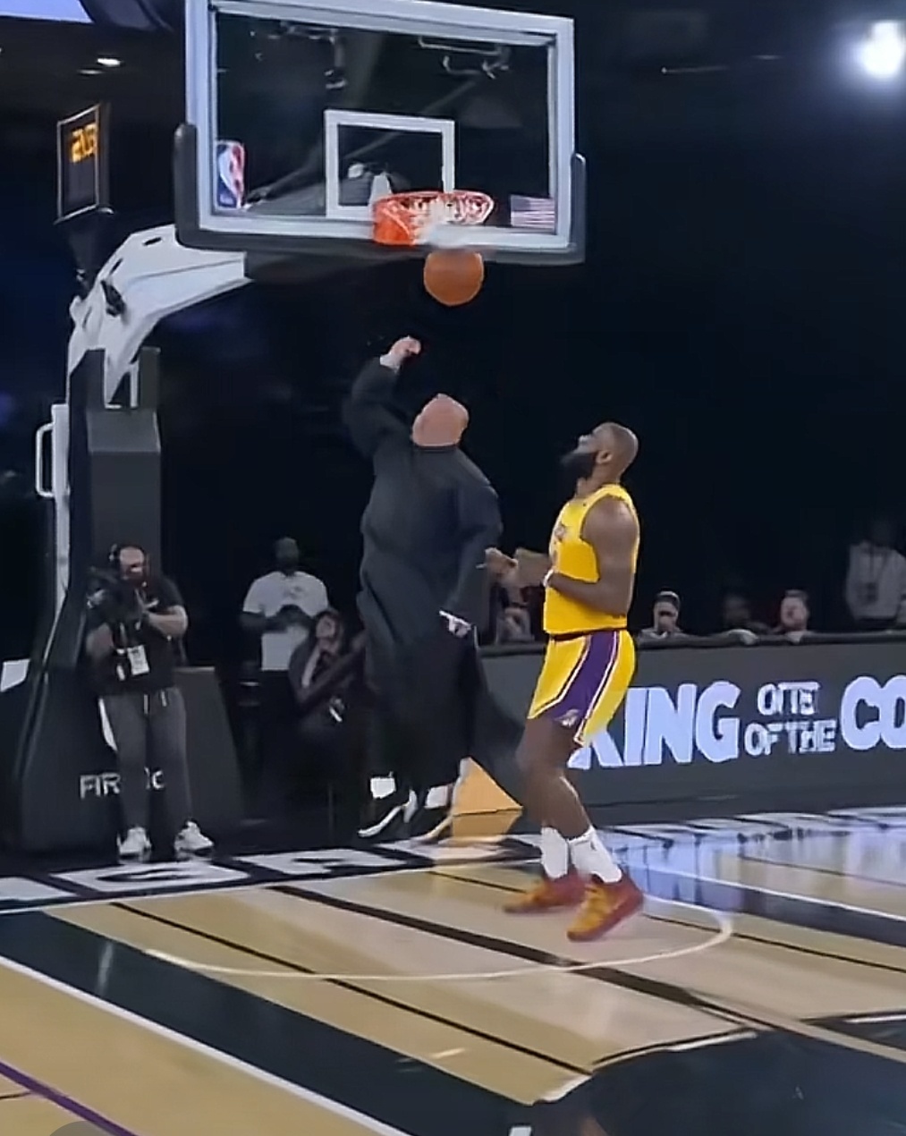 快管管吧，就算不考虑肖像权和电诈隐患，这些魔性视频真的很消耗大家的时间Seeda