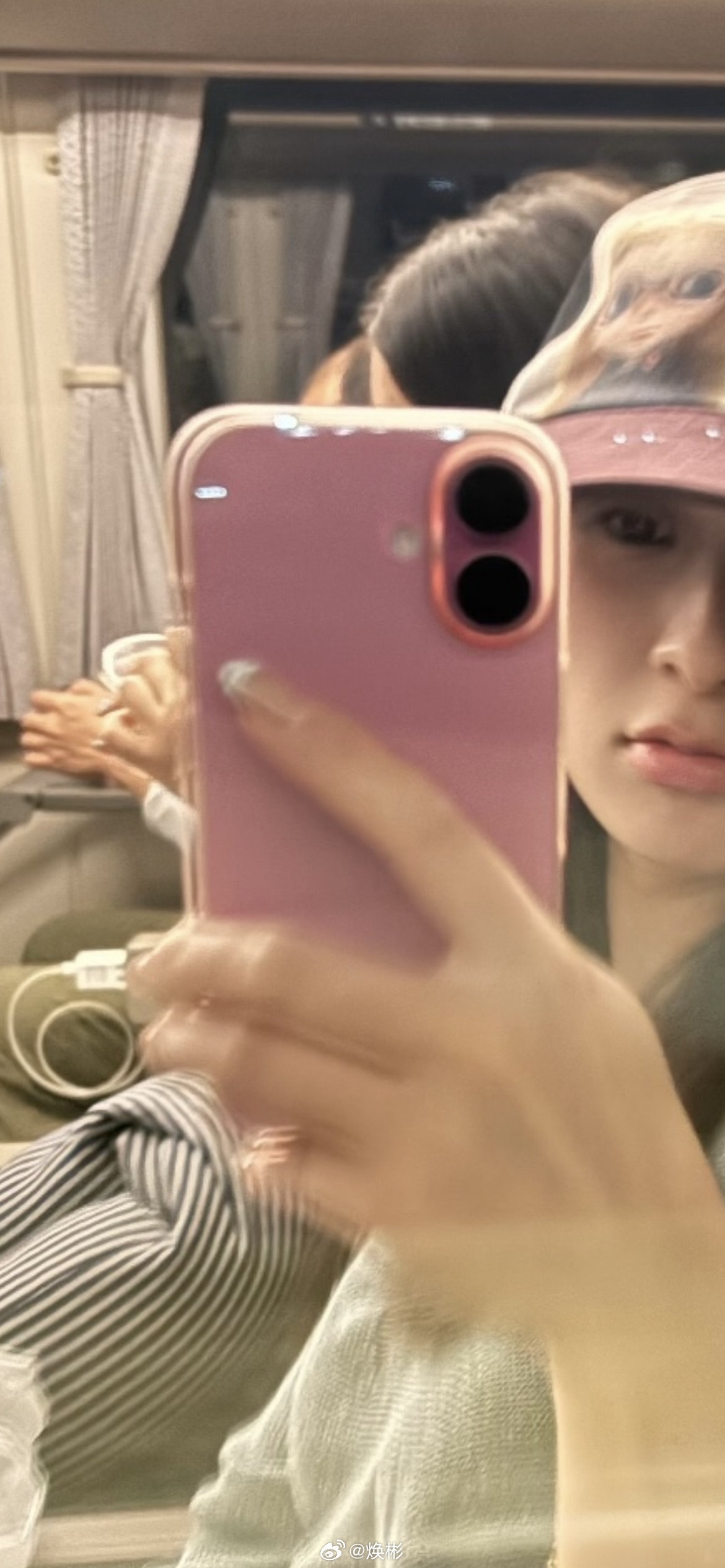 消费升级，高铁上随处可见最新款iPhone！ ​​​