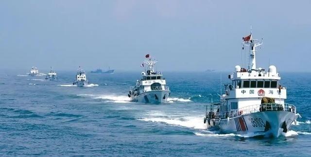 先把事实说准确：菲律宾驻华国防武官福廷和工作人员确实被召回马尼拉磋商，但目前没有